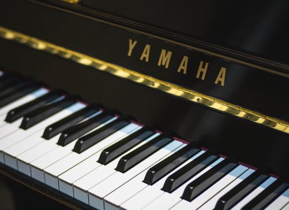 Как играть на пианино песню из сериала 